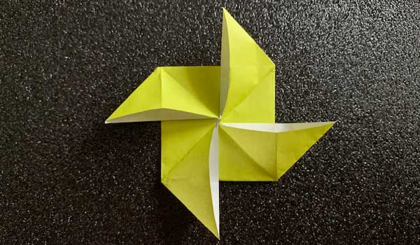 折り紙の簡単な風車 かざぐるま の折り方 How To Fold Windmill 子供でもハサミで簡単にできる折り紙 切り絵aif